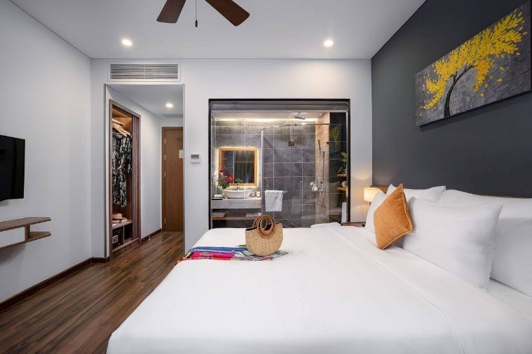 Deluxe King/Twin Pool View